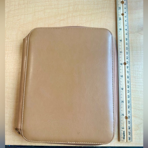 Minimalist Muji-Style Tan Leather Stationery Pouch - Picture 4 of 10